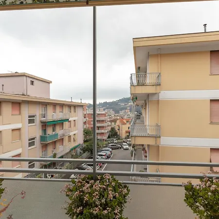 Joivy Cerisola Lovely In Apartment